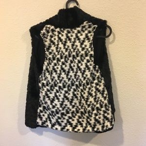 LOFT Jackets & Coats - LOFT black and white fur vest LOFT Jackets & Coats - LOFT black and white fur vest